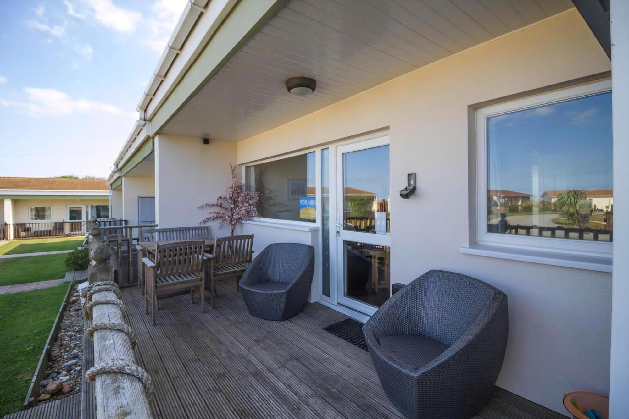 Chalet For Hire At Rainbows End Near A Beautiful Norfolk Beach Ref 31039R Bacton  Exteriör bild