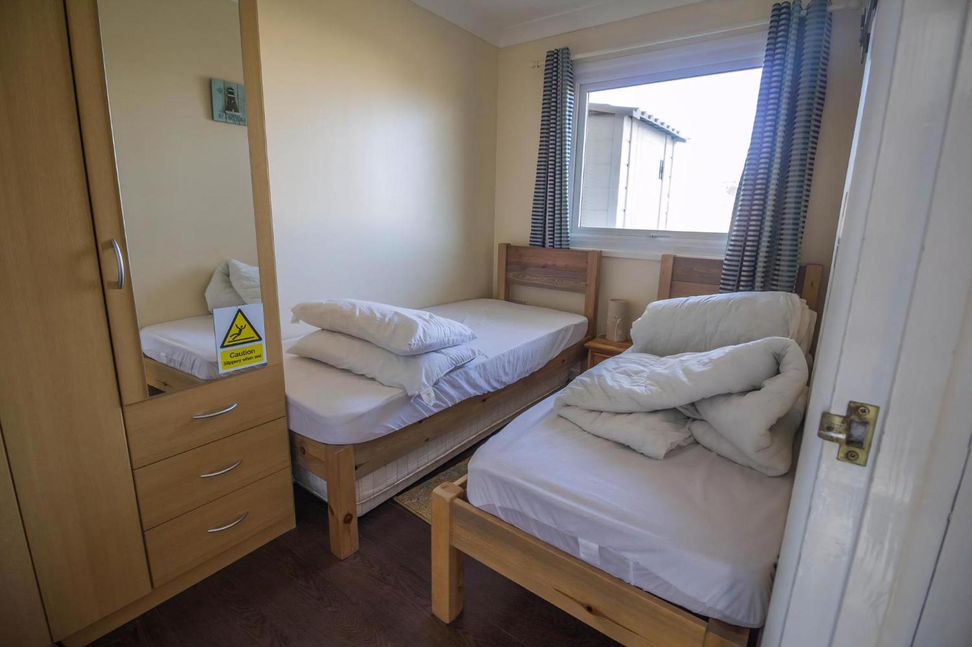 Chalet For Hire At Rainbows End Near A Beautiful Norfolk Beach Ref 31039R Bacton  Exteriör bild